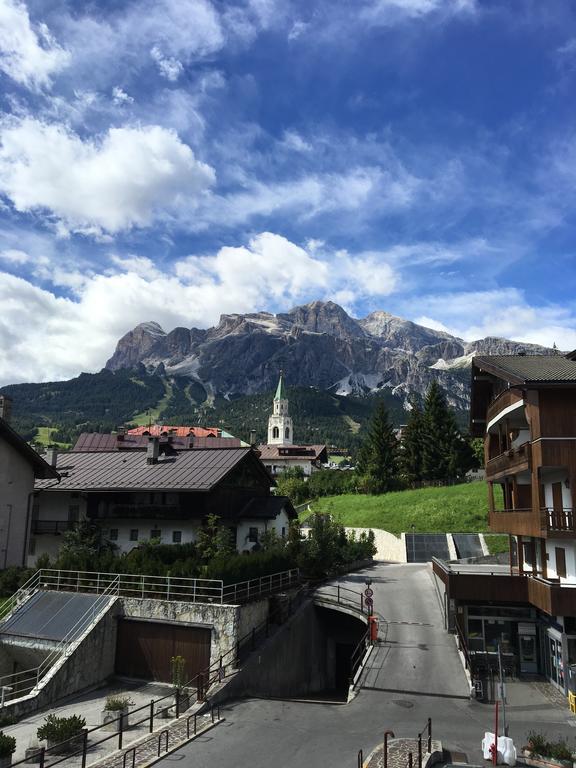 Meuble Villa Neve Cortina d'Ampezzo Bagian luar foto
